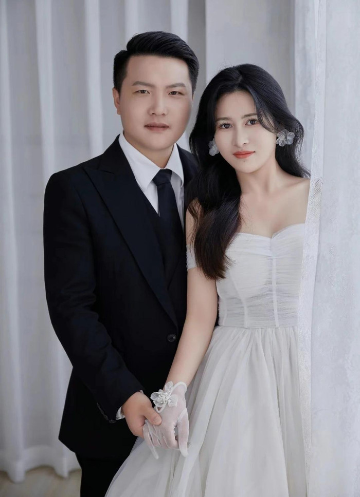 Ảnh cưới của cô Cha và anh Lưu.