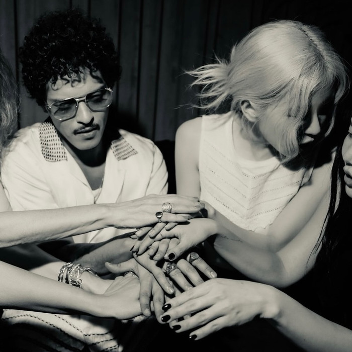 Sau Lady Gaga, Rosé (BLACKPINK) là 'nàng thơ' tiếp theo của Bruno Mars? Ảnh 4