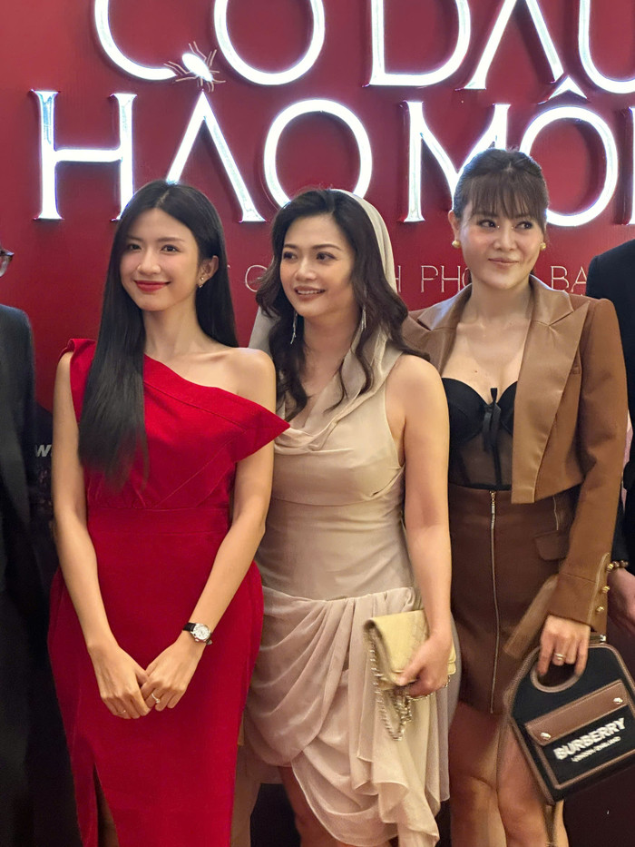 Ngọc Huyền đọ sắc cùng Kiều Anh và Thanh Hương