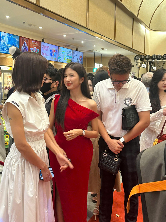 Visual sáng bừng của Ngọc Huyền tại sự kiện