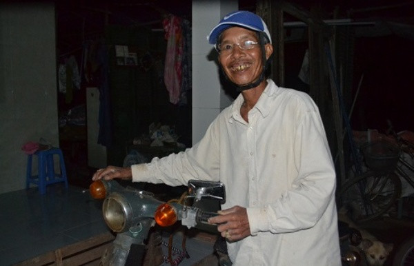 Ông Xiêm trúng số tiền tỷ nhưng vẫn giữ nếp sống cũ.