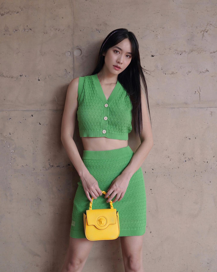 Sau đó, người đẹp bắt đầu phát triển bản thân ở lĩnh vực nghệ thuật. Cô liên tục tham gia nhiều bộ phim như 'Nang Thip', 'Pin Anong', 'Cô dâu nhập khẩu', 'Cặp đôi cay như ớt',... Lăn lộn 18 năm trong nghề, nàng á hậu có được sự nghiệp vững chắc cùng khối tài sản khổng lồ.  