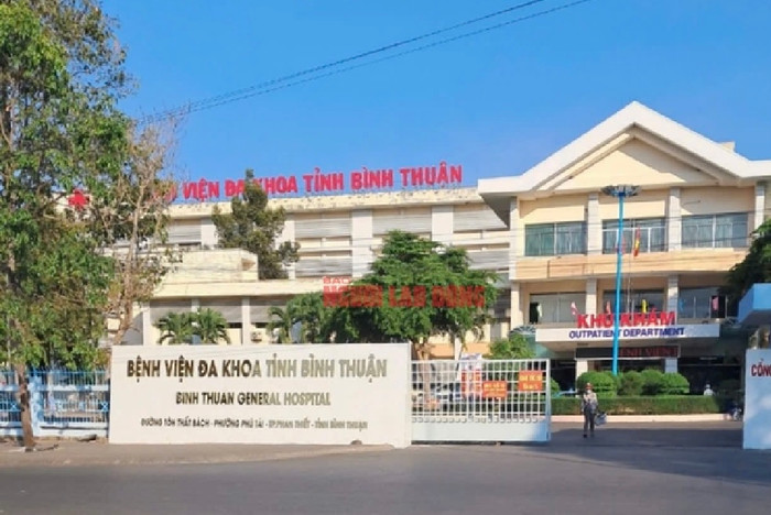 Trước đó, cả hai đang được cấp cứu tại Bệnh viện Đa Khoa tỉnh Bình Thuận - Ảnh: Người Lao Động.