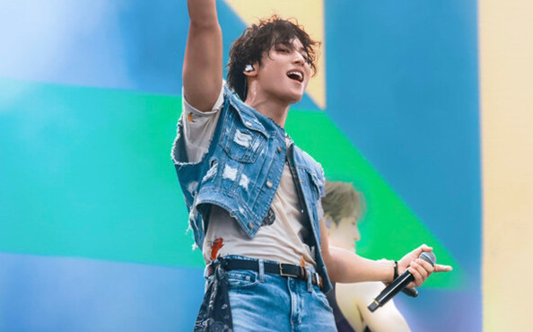 Mingyu (SEVENTEEN) được một khán giả nam cầu hôn trong show diễn Ảnh 2