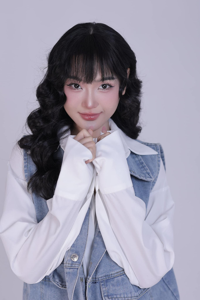 Nhan sắc ngọt ngào, trong trẻo của 'bạn gái' Việt Anh trong phim Những Nẻo Đường Xa Gần.