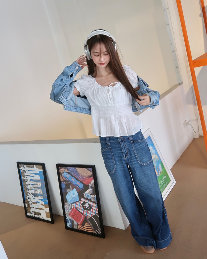 Học lỏm gu thời trang 'trẻ mãi không già' của hot girl số một Thái Lan Ảnh 10