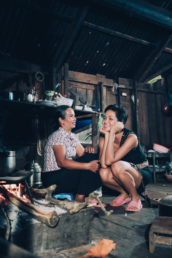 H'Hen Niê - Nàng Lọ Lem mong thay đổi suy nghĩ cho phụ nữ ở buôn làng Ảnh 2