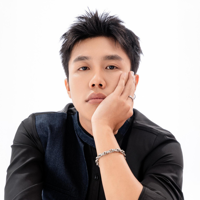 Long Vũ cho biết bản thân và đoàn làm phim Đi giữa trời rực rỡ luôn cảm thấy biết ơn sự ủng hộ của quý khán giả. 