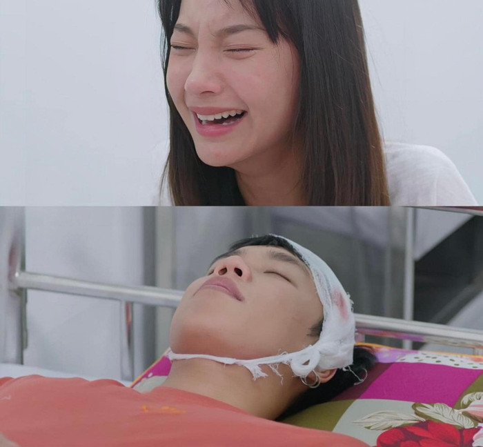 Phân cảnh Pu vừa khóc vừa thổ lộ tình cảm khi thấy Chải bị thương nằm trên giường bệnh đang khiến Đi giữa trời rực rỡ nhận nhiều gạch đá. 