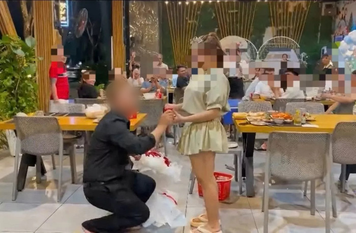 Màn cầu hôn từng gây sốt trước đó được lan truyền trên mạng xã hội.