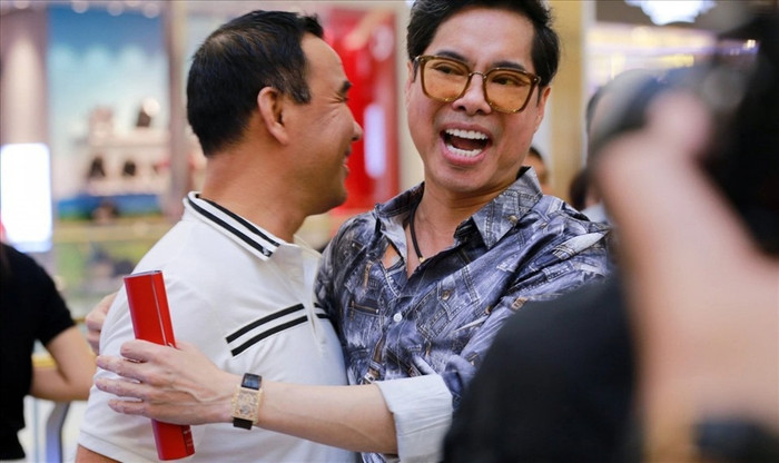 Tình bạn của 2 nghệ sĩ thật đáng ngưỡng mộ. 