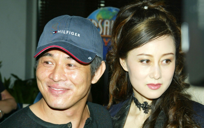 Hoa hậu được nam diễn viên dính bê bối ăn chặn từ thiện để lại tài sản 6300 tỷ Ảnh 2