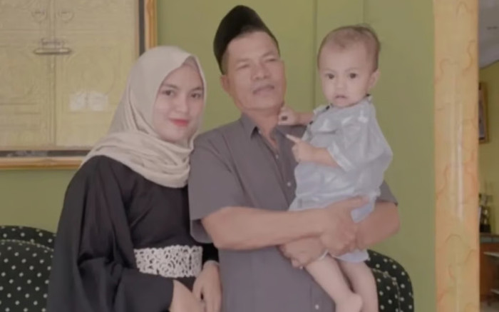 Cô bé 9 tuổi đi ăn đám cưới người quen, 10 năm sau trở thành vợ chú rể Ảnh 2