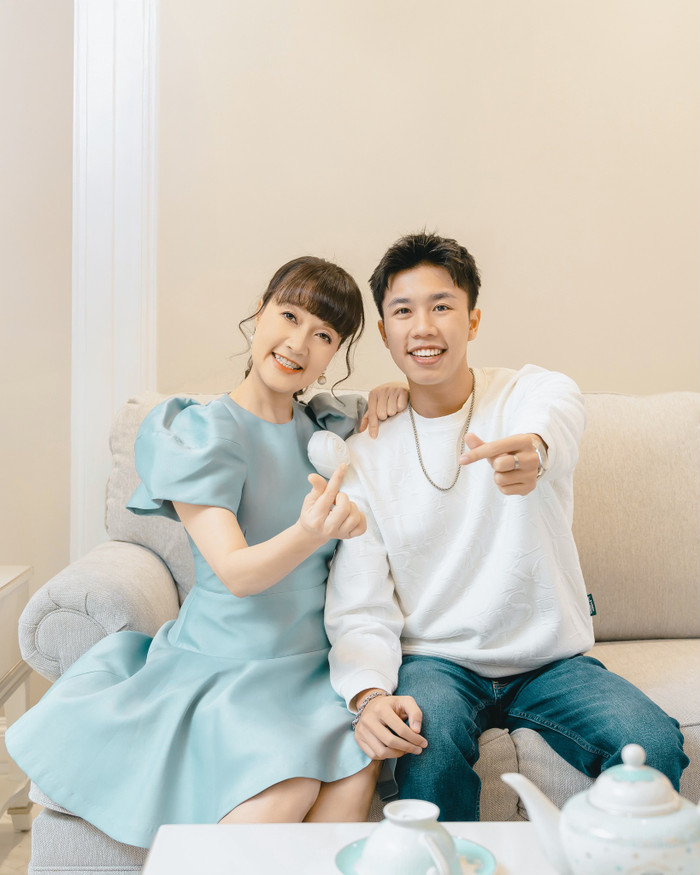 Nghệ sĩ Vân Dung 'nhắc nhẹ' con trai về quà 20/10.