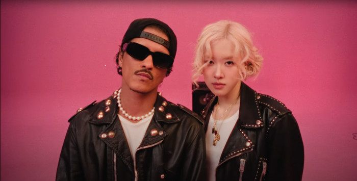 Nụ hôn của Rosé dành cho Bruno Mars khiến dân tình 'bấn loạn' Ảnh 7