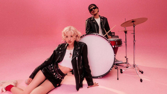 Nụ hôn của Rosé dành cho Bruno Mars khiến dân tình 'bấn loạn' Ảnh 1