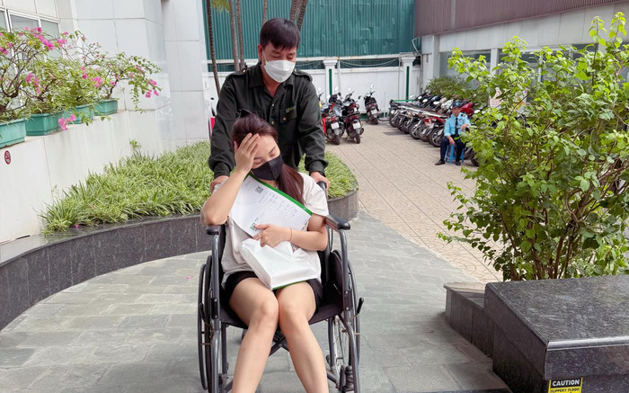 Bảo Thanh gặp chấn thương nghiêm trọng, phải ngồi xe lăn Ảnh 2