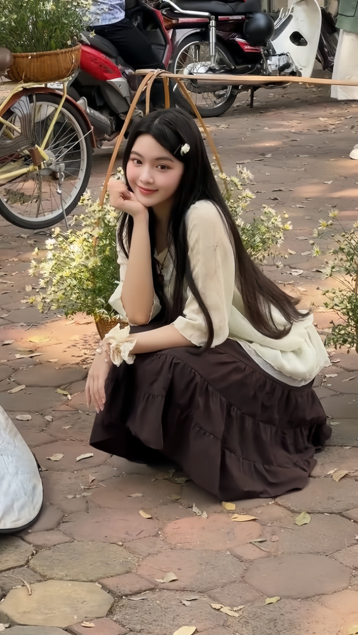 Con gái Quyền Linh thể hiện vẻ đẹp nhẹ nhàng, dịu dàng và thanh lịch.