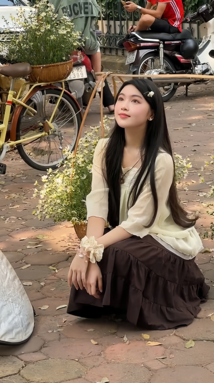 Con gái Quyền Linh gây xôn xao với nhan sắc ngọt ngào qua cam thường.