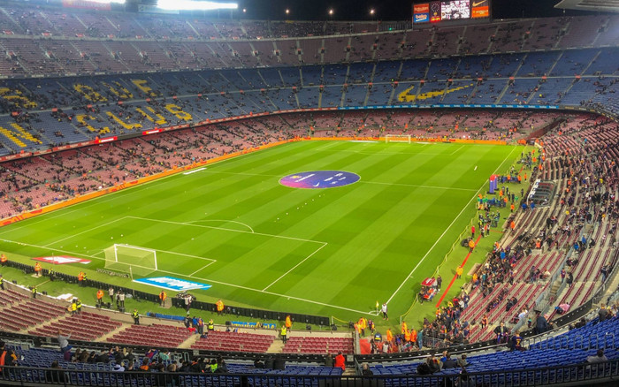 Bạn gái của cầu thủ nổi tiếng trả giá vì ăn chặn từ thiện để 'phông bạt' Ảnh 2