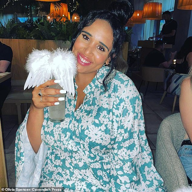 Olivia Spencer nói cha của con mình là cầu thủ nổi tiếng nhưng không bao giờ hé lộ danh tính của người này. 