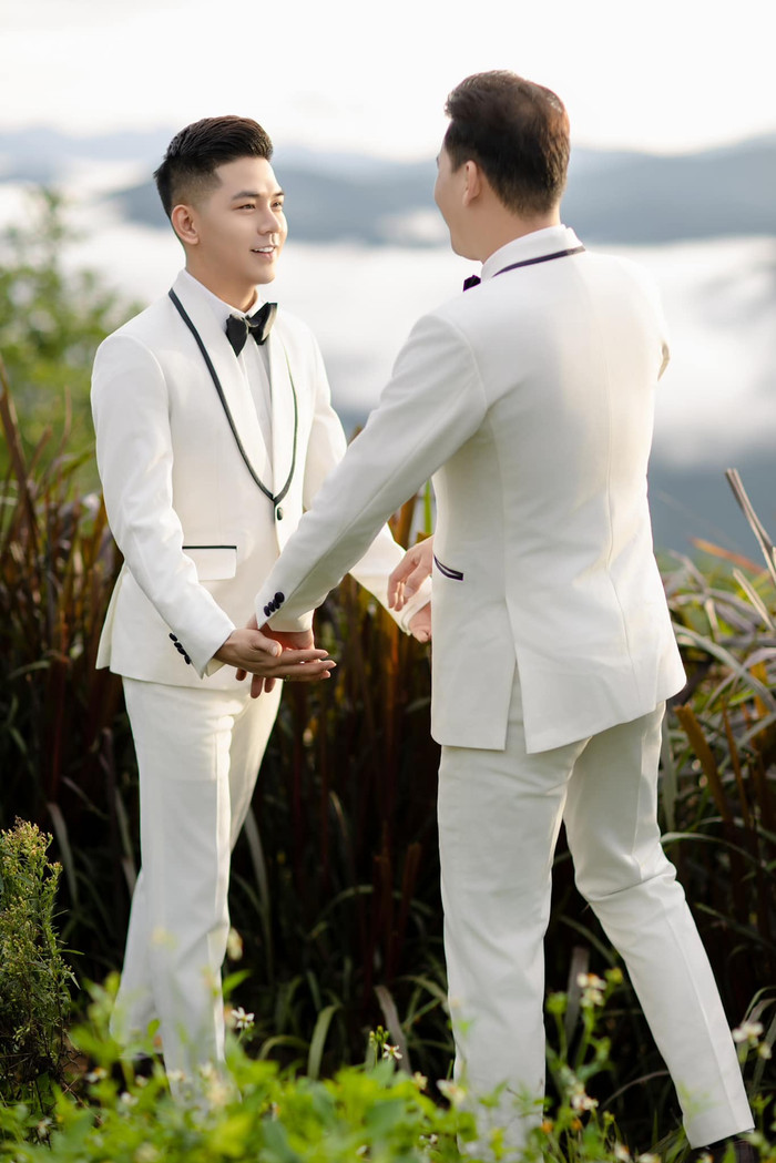 Cặp đôi tung ảnh cưới trước thềm hôn lễ.