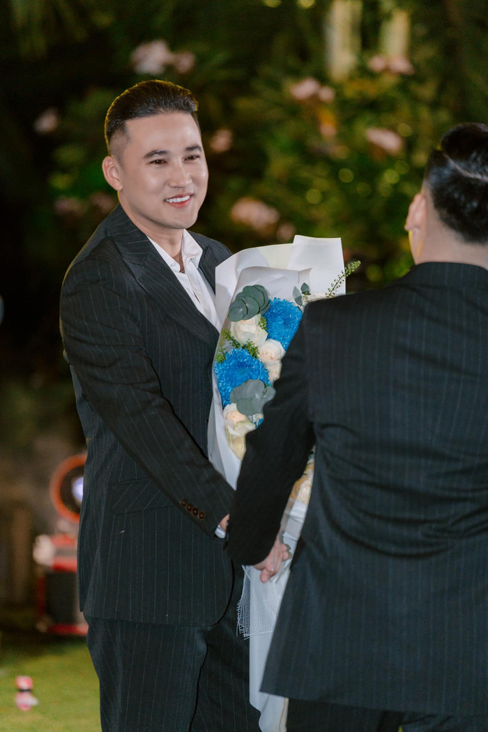 Cả 2 có câu chuyện tình đẹp.