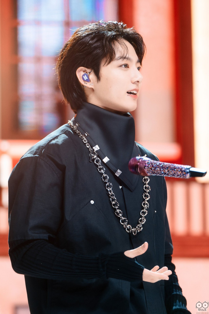 JungKook chi hơn 10 tỷ đồng để mua quà tặng fan Ảnh 6