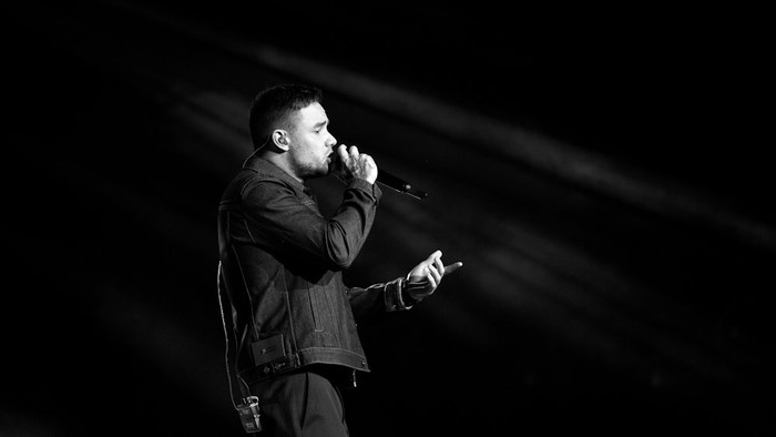 CCTV hé lộ nhiều điểm bất thường về cái chết do té lầu của Liam Payne Ảnh 1