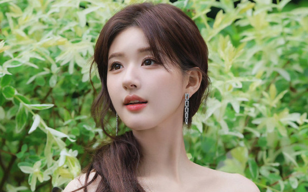 Triệu Lộ Tư 'muối mặt' khi đụng độ mỹ nhân Mộng Hoa Lục Ảnh 2