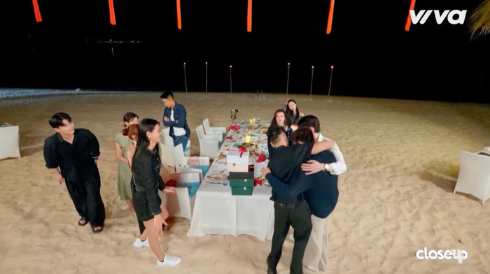 Hà An Huy xúc động nói lời chia tay mọi người.