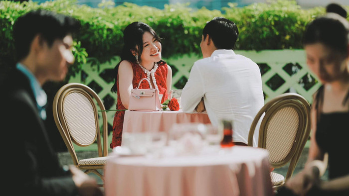 Chuyện tình của Tú Lạc và Bảo Hoàng mờ nhạt