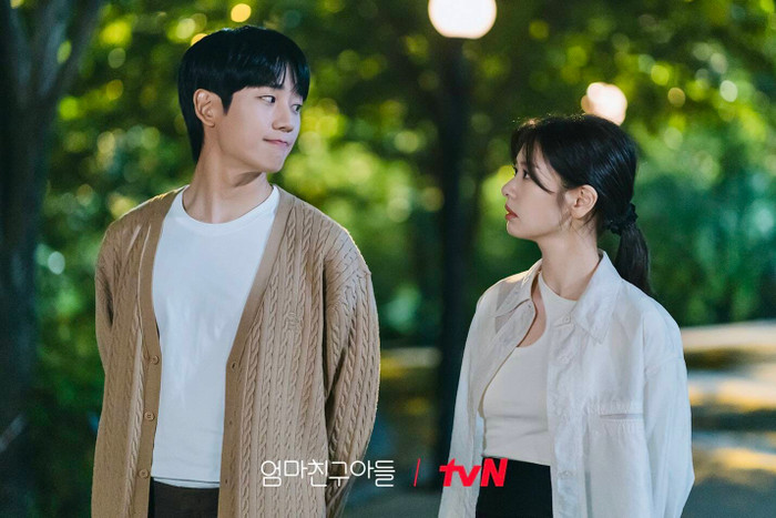 Jung Hae In - Jung So Min được netizen nhiệt tình đẩy thuyền sau Love Next Door. 