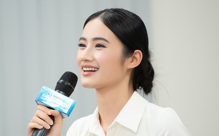 Hoa Hậu Ý Nhi trổ tài nói ba thứ tiếng khi ngồi 'ghế nóng' chấm thi nhan sắc Ảnh 2