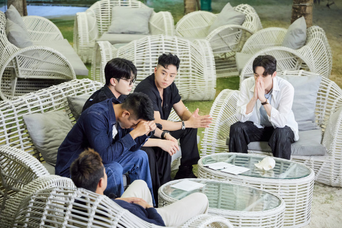 Toàn bộ người chơi nam đều thể hiện sự mệt mỏi, 'bất lực' khi phải đưa ra quyết định loại một người chơi nữ