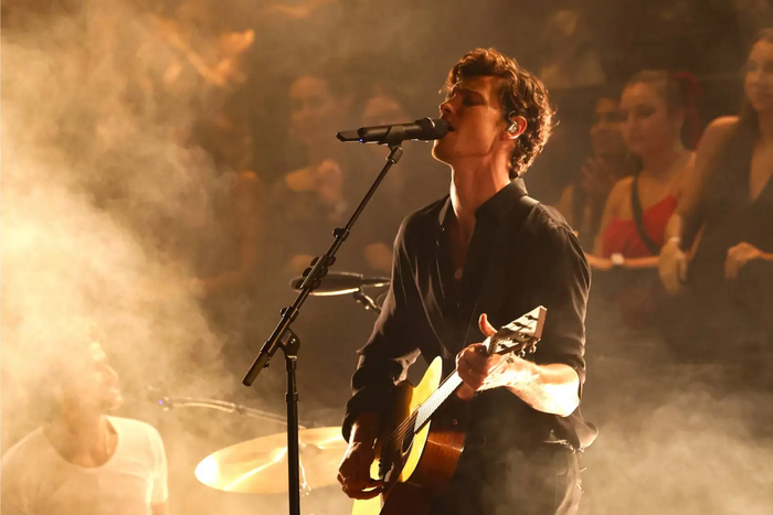 Shawn Mendes tưởng nhớ Liam Payne trên sân khấu: 'Thế giới đang khóc thương anh' Ảnh 1