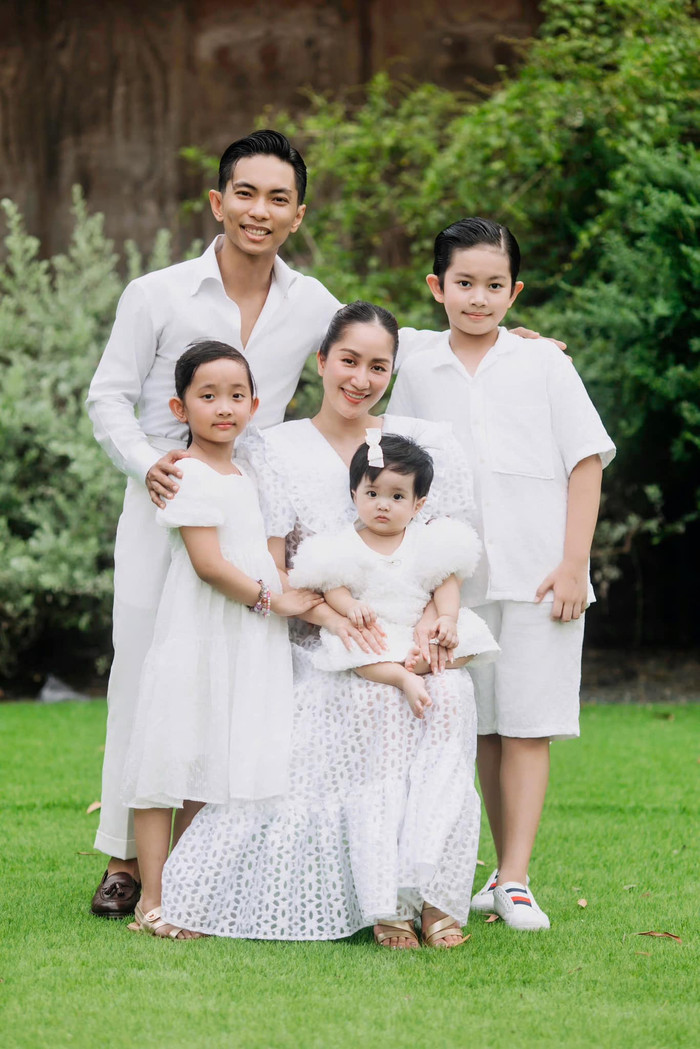 Phan Hiển 'điếng người' khi tập nhảy cho con gái út chưa biết đi Ảnh 4