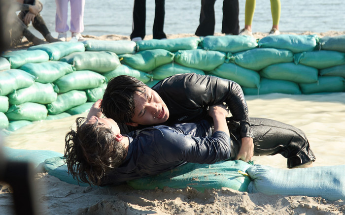 Minuk thể hiện sức mạnh, tiếp tục khẳng định điều này ở Đảo Thiên Đường Ảnh 2