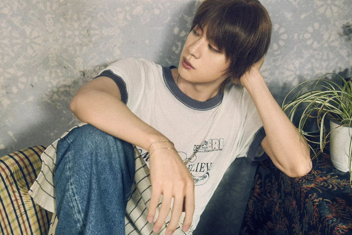 Diện mạo mới của Jin (BTS) gây liên tưởng đến 'nam thần' phim Vườn sao băng Ảnh 2