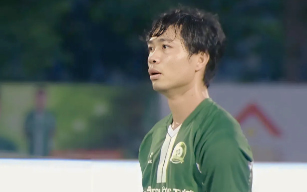 Cựu tiền đạo HAGL gây bất ngờ cho HLV Kim Sang Sik sau 5 phút Ảnh 2