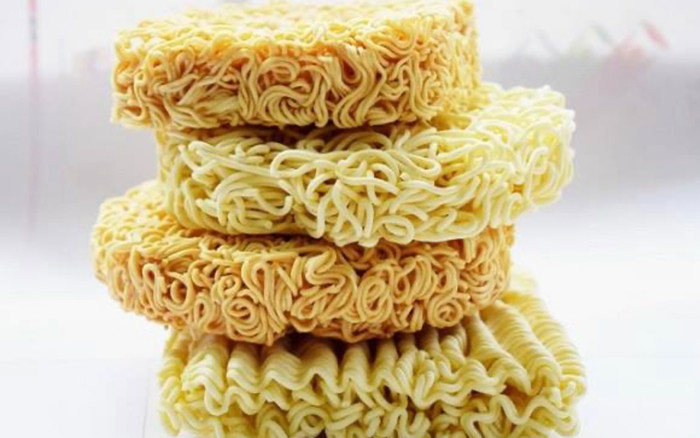 Cố tình mua mì hết hạn rồi kiện, người phụ nữ đòi bồi thường, phán quyết tòa án gây bất ngờ Ảnh 2