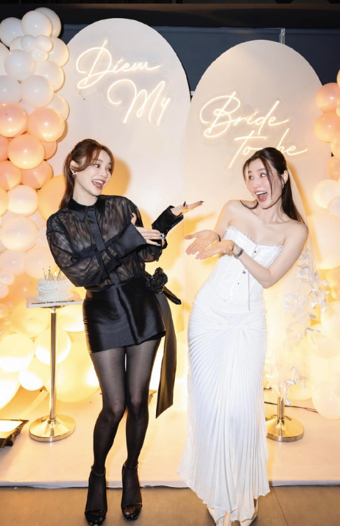 Nhã Phương và Diễm My 9x đã có hơn 1 thập kỉ làm bạn bè thân thiết.