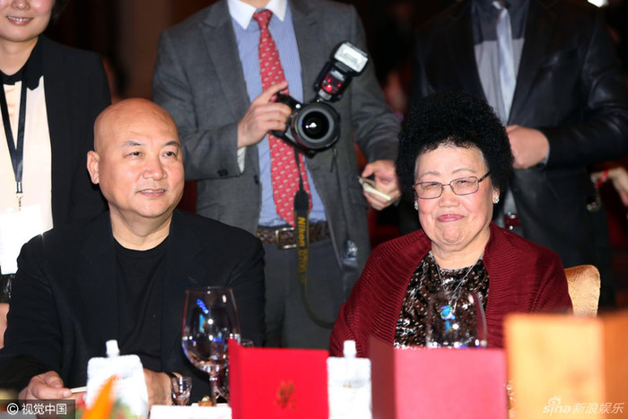 Trì Trọng Thụy từng bị nghi ngờ kết hôn với người vợ hơn ông 11 tuổi chỉ vì tiền.