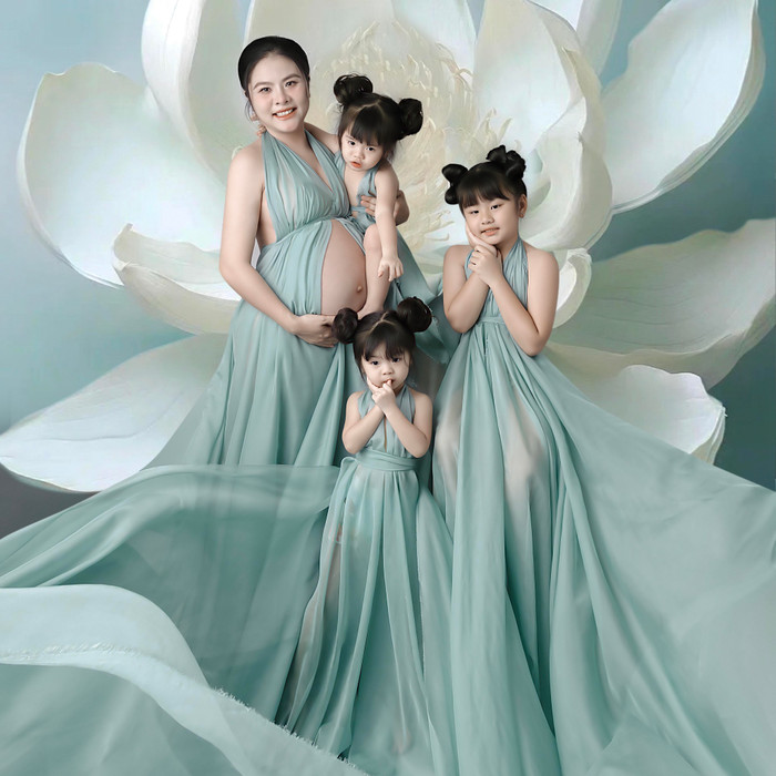 Ba bé gái nhà Vân Trang đều sở hữu vẻ ngoài xinh xắn, đáng yêu. 