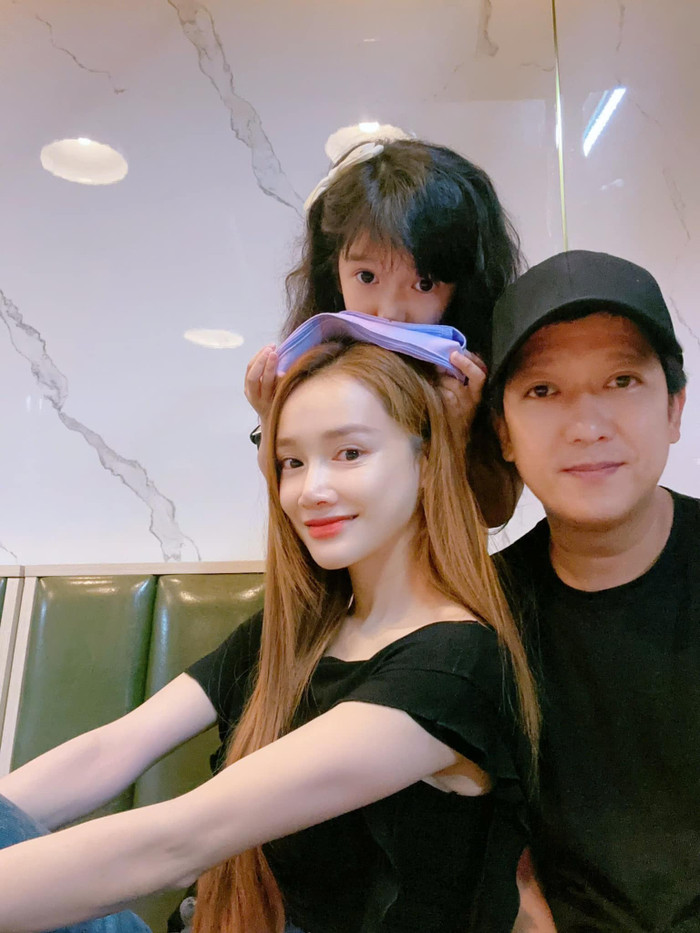 Gia đình hạnh phúc của Nhã Phương - Trường Giang. 