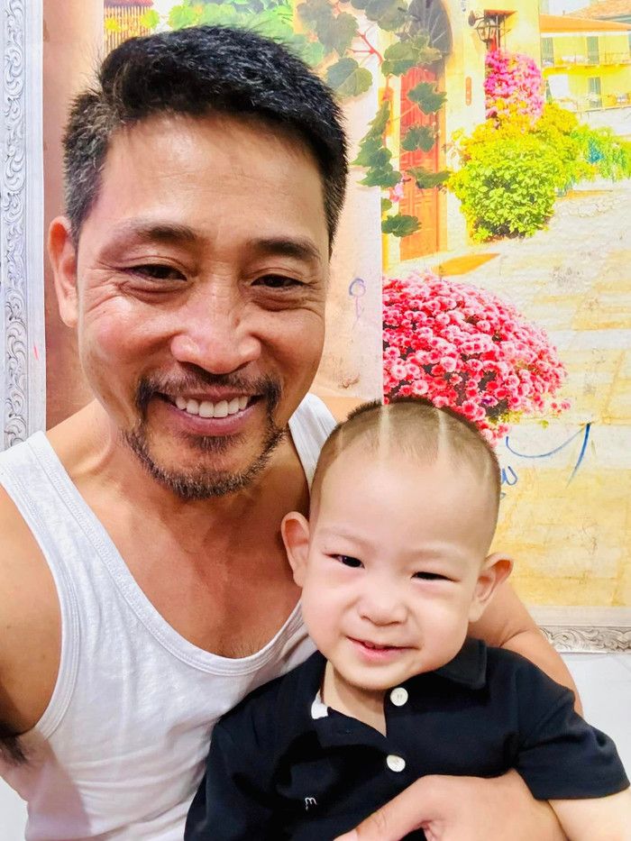 Con trai NSƯT Hồ Phong, vai Dương 'cơ bắp' để tóc giống Duy Hưng.