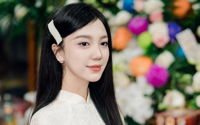 Đi giữa trời rực rỡ: Sắc vóc và diễn xuất của nữ diễn viên mới lấn át Thu Hà Ceri Ảnh 2