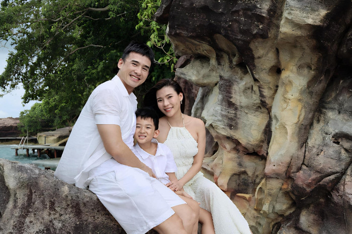 Kết thúc công việc, Thuý Diễm luôn cố gắng sắp xếp thời gian để về với chồng và con trai. Ảnh: FBNV
