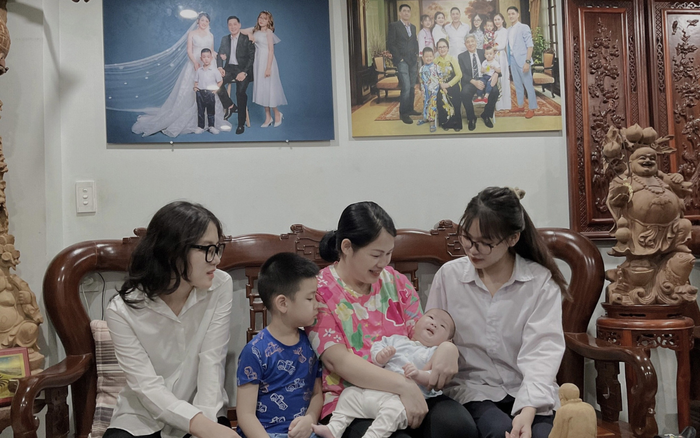 Vợ chồng NSƯT Hồ Phong 'Độc Đạo' có với nhau 4 người con, 2 trai, 2 gái.