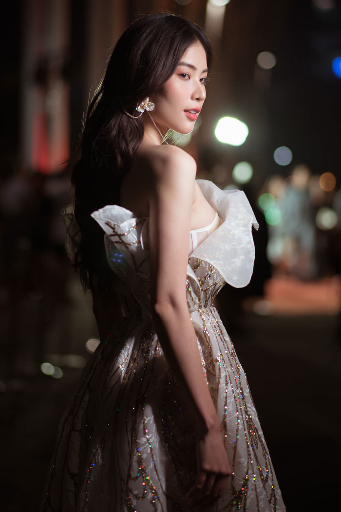 Chị gái Nam Em ngày càng sang chảnh, xinh đẹp, đối lập hẳn với tình trạng của em gái song sinh. 